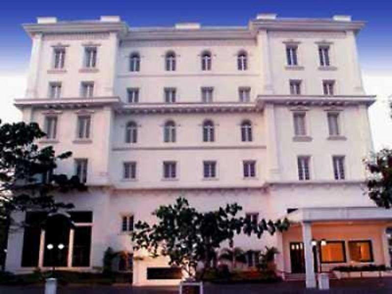 The Avenue Center Hotel Kochi Exterior foto