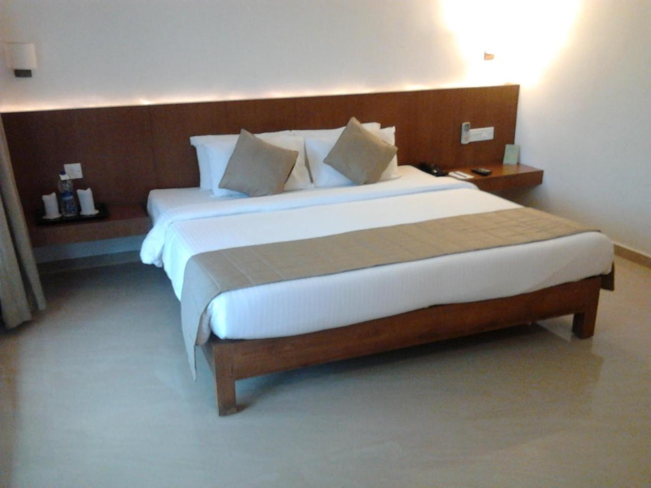 The Avenue Center Hotel Kochi Exterior foto